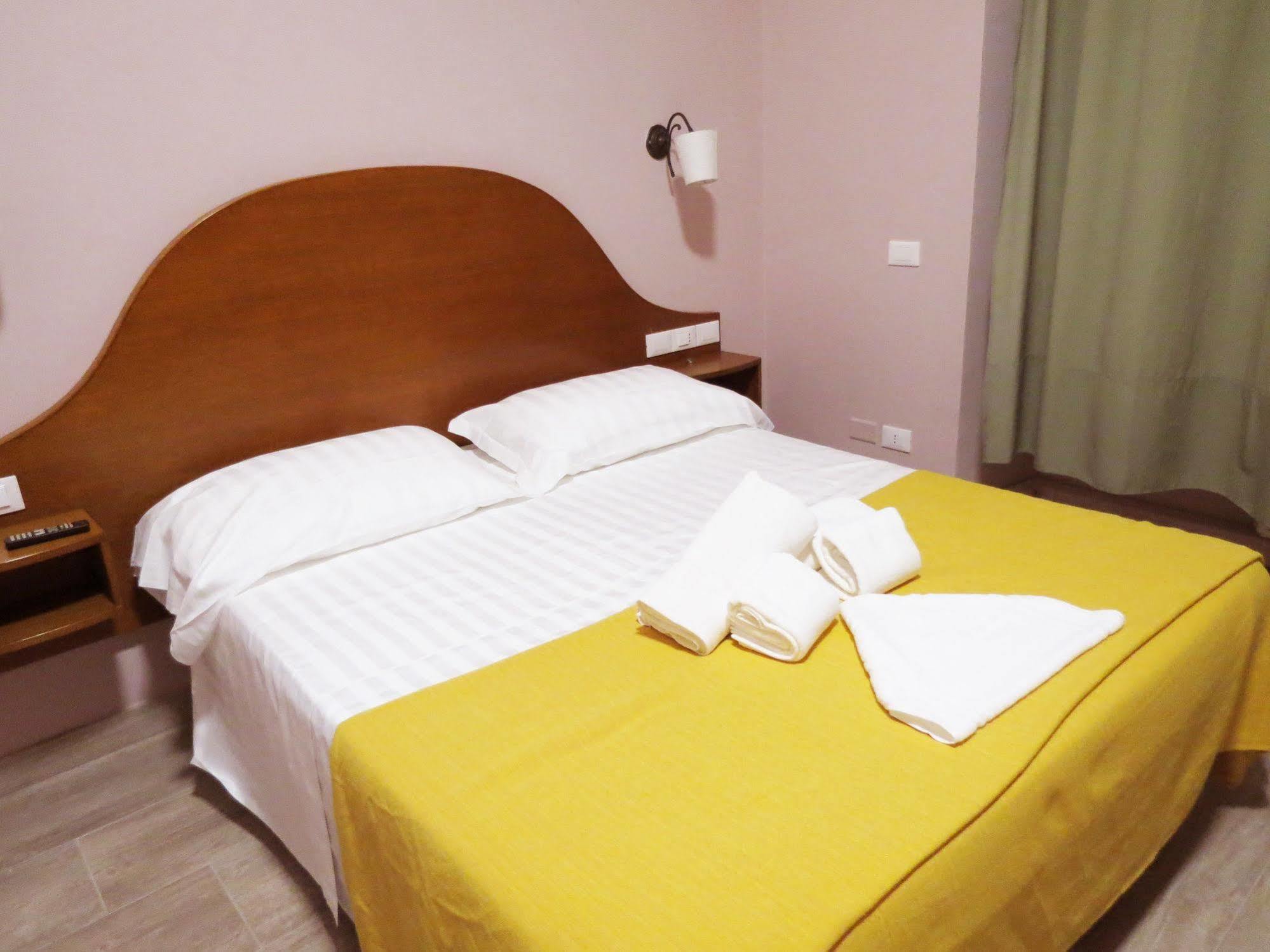 Pensione Paradise โรม ภายนอก รูปภาพ